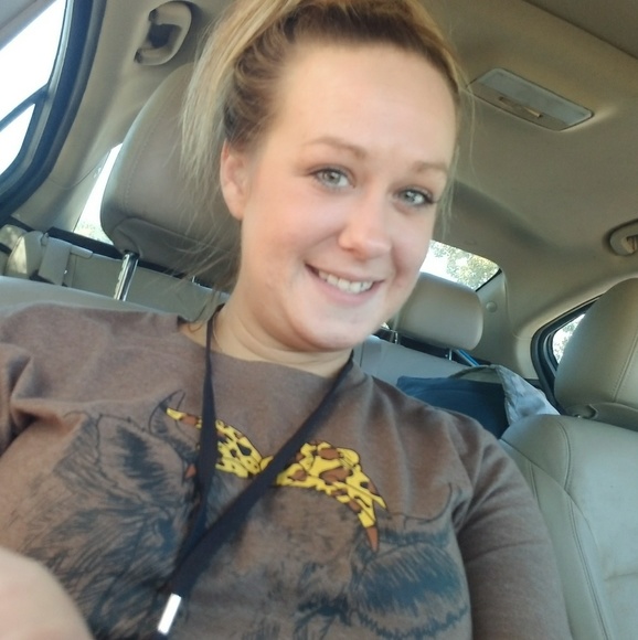 Meet your Posher, Lauren - Picture 1 of 1